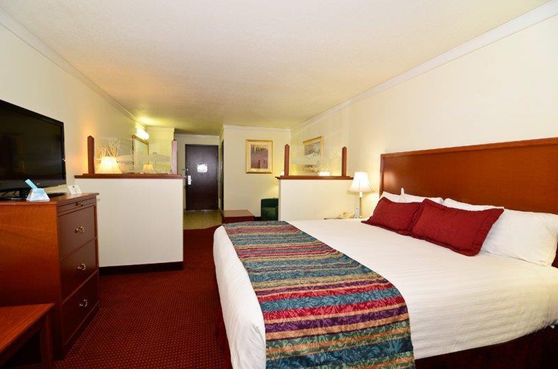 Best Western Plus Walla Walla Suites Inn Room photo